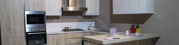 An image of stainless steel cooker, cooker hood and filter that has been cleaned.